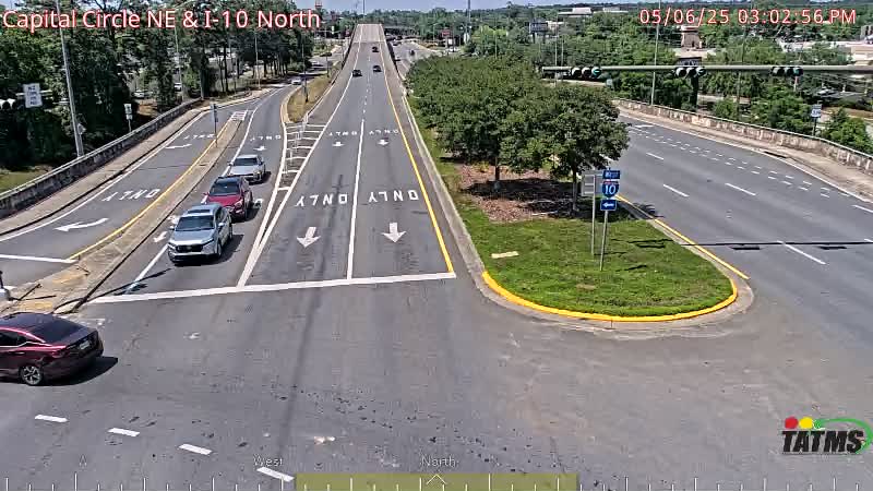 Crossroads on the outskirts of the city Webcam