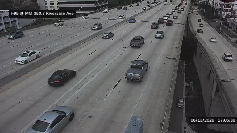 Live snapshot from I-95 at 350.7 Riverside Ave - CCTV_25