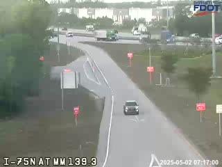 Traffic Cam I-75N At Luckett M139